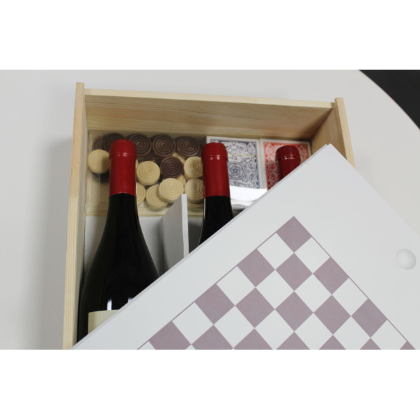 WOODEN WINE BOX - GAME OF CHECKERS